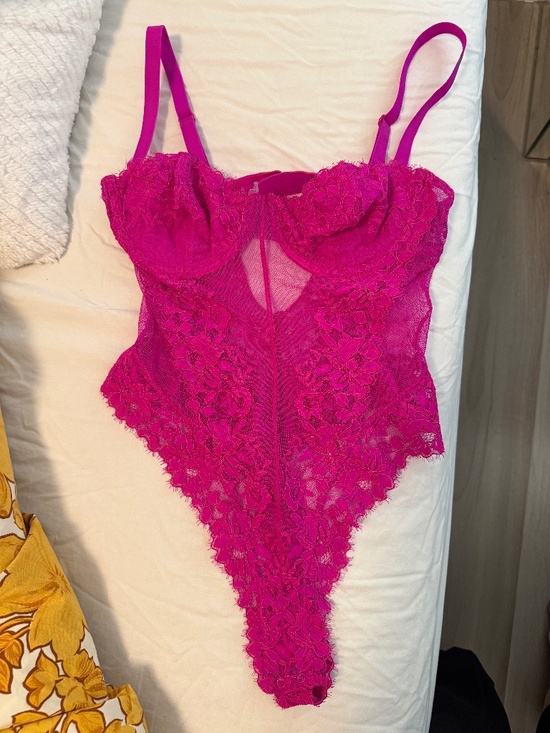 SKIMS Tops - Skims bodysuit
